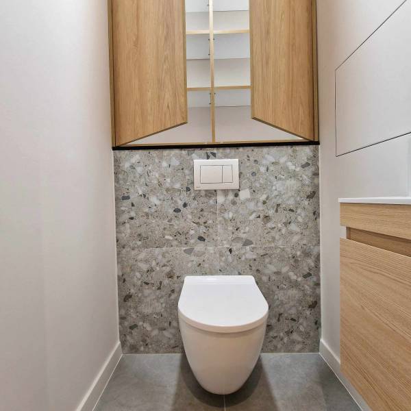 toaleta detail úložný priestor