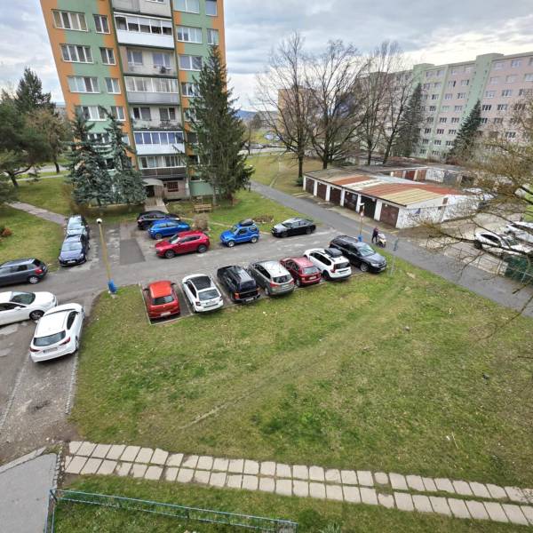vý