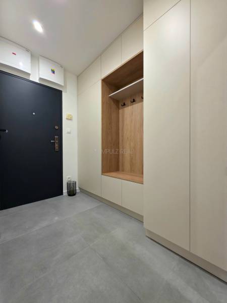 vstupná chodba, vstavaná skriňa - 2-izbový byt, Košice Juh, Železníky, Miškovecká, rekonštrukcia, na predaj, moderné bývanie