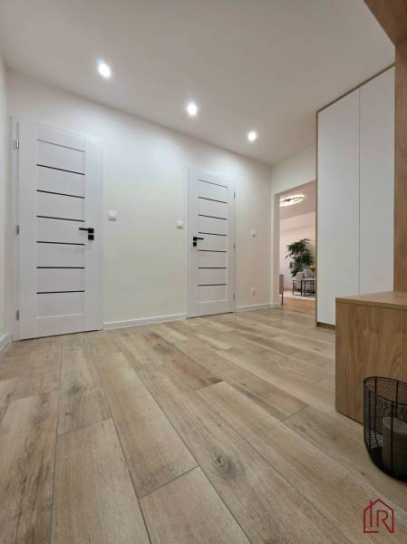 vstupná chodba s pohľadom na sociálne zariadenia