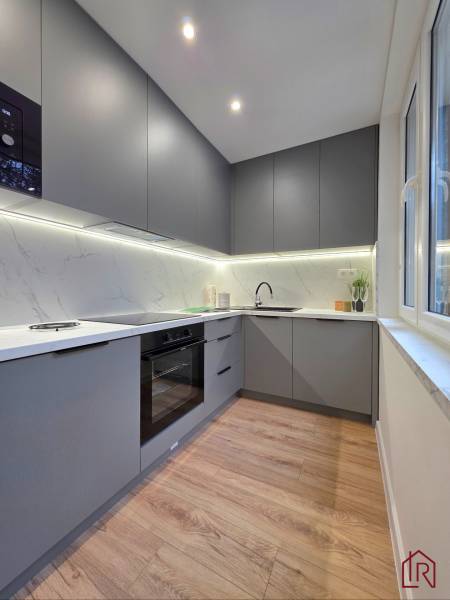 kuchynská linka so vstavanými spotrebičmi