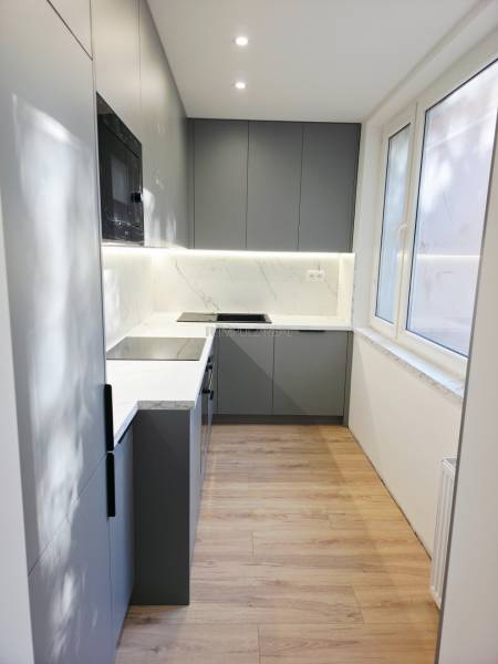 kuchyna_vstavane_spotrebice_mramor_doska