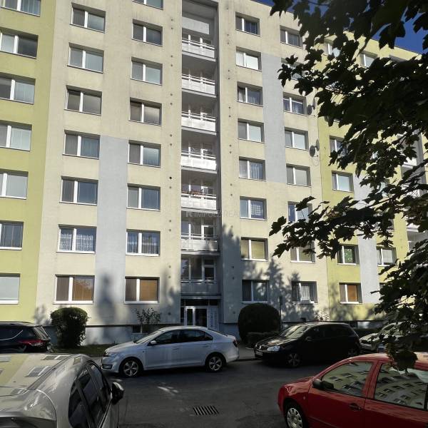 parkovisko 2.jpg