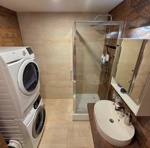kúpeľňa, vaňa, sprchovací kút, práčka, sušička- 3 izbový byt, Košice Západ, Terasa, inžinierska, rekonštrukcia, na predaj, moderné bývanie