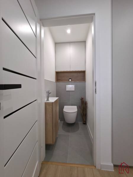 samostatne_wc_zavesna_toaleta_moderny_obklad_kosice_zapad