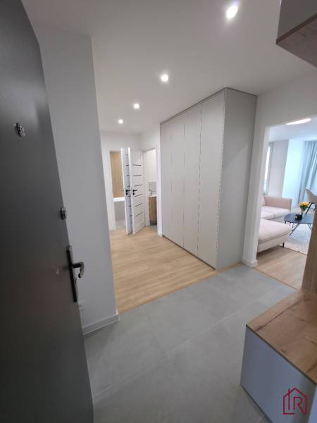 chodba_vstupna_hala_bezpecnostne_dvere_kosice_terasa