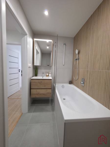 kupelna_vana_obklady_dreveny_dekor_kosice_terasa