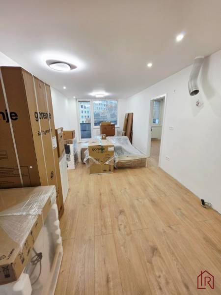 velka_obyvacka_jedalen_pred_dokoncenim_kosice_Bernolakova