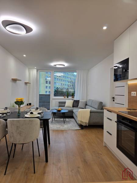 obývačka, jedáleň, kuchynský kút