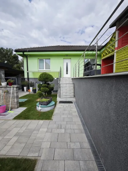 Dom Haniska s krásnou záhradou