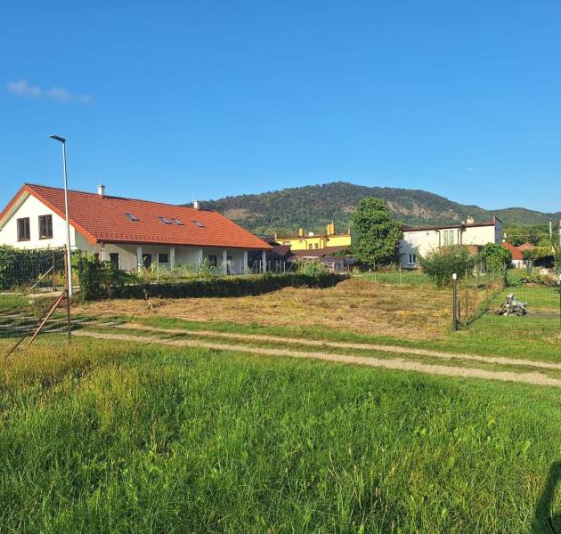 Rovinatý a slnečný pozemok Fintice