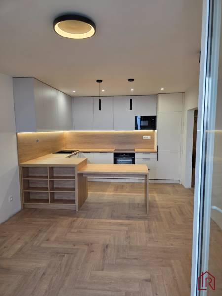 kuchynská časť - pohľad z loggie