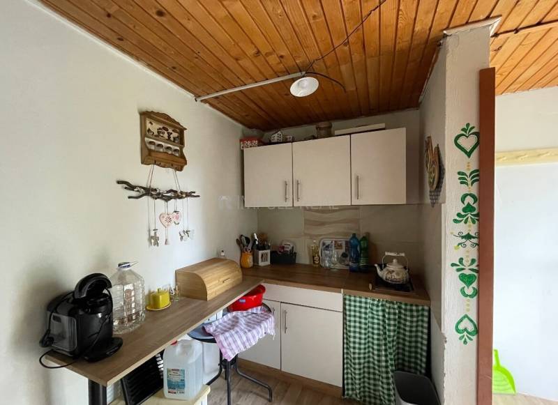 Kuchynský kút v chate v Šalgovíku