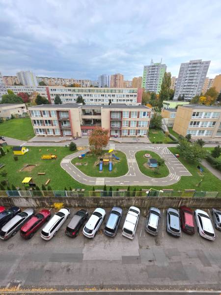 výhľad z izieb a kuchyne, 4 izbový byt, Sídlisko Ťahanovce, Budapeštianska ulica