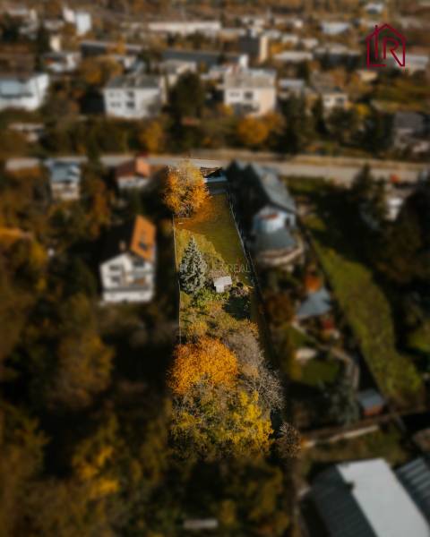 kosice-sever-svahovitý-pozemok-úpi