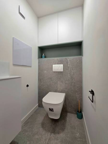 toaleta s umývadlom