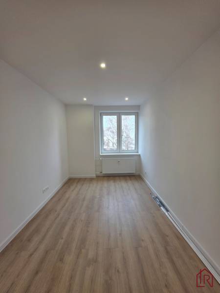 izba väčšia pri kuchyni