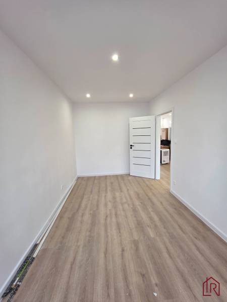 izba väčšia pri kuchyni