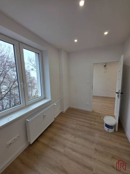 izba menšia pri kuchyni