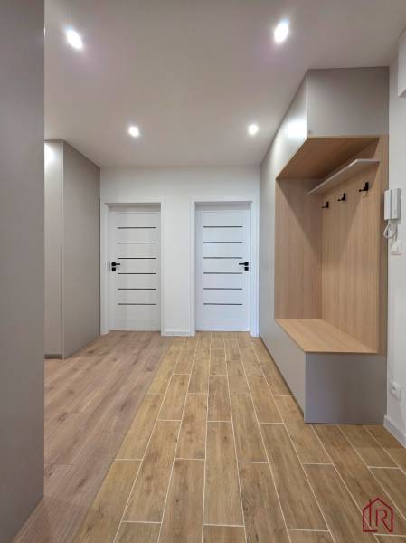 vstupná chodba so sedením