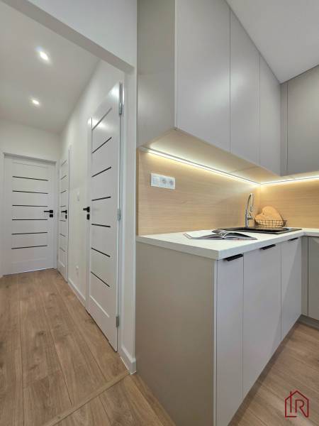 pohľad do chodby a kuchyne