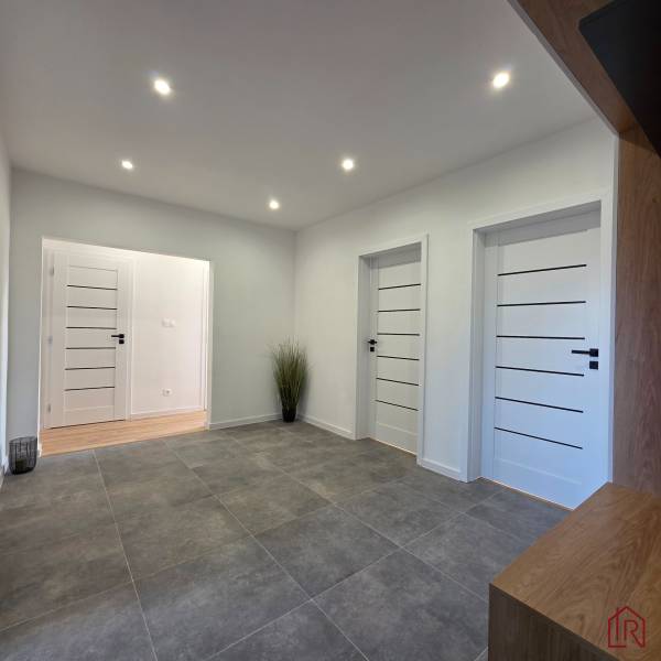 pohľad na izby a sociálne zariadenia