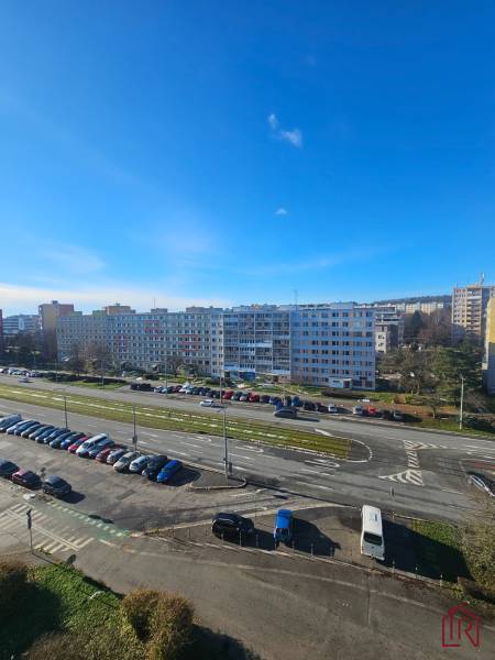 loggia-vyhlad-zapad-trieda-snp