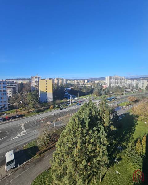 loggia-vyhlad-zapad-trieda-snp