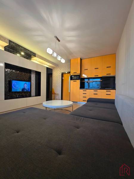 garzónka so vstavanou kuchyňou