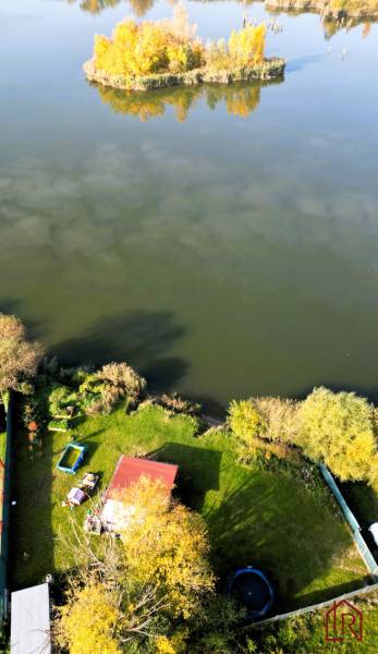 pozemok-pri-jazere-cana