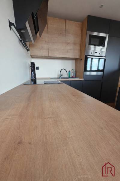 kuchyna-prepojena-s-obyvackou-po-rekonstrukcii