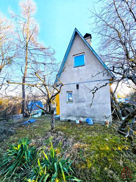 bocny-pohlad-stavba-rusty-metalova-strecha