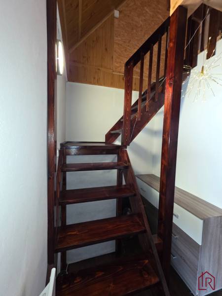 schodisko-Čaňa-chata-Čaňa-chata-predaj