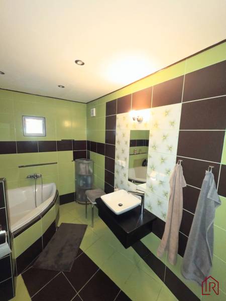 kúpeľňa-Čaňa-chata-predaj