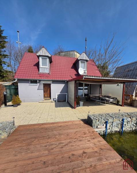 chata-Čaňa-jazero-predaj