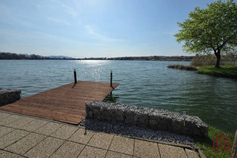 chata-Čaňa-jazero-predaj