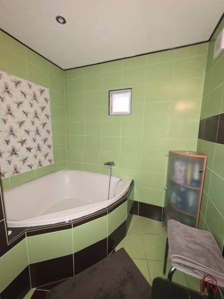 kúpeľňa-Čaňa-chata-predaj