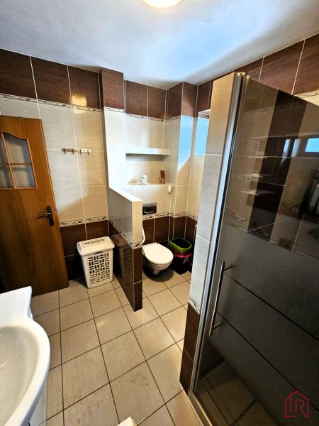 kupelna-s-modernym-obkladom