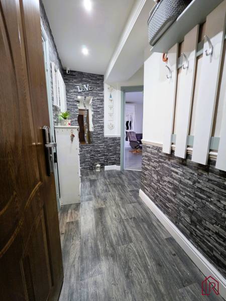 chodba-interier-byt-novacany-francuzske-okno